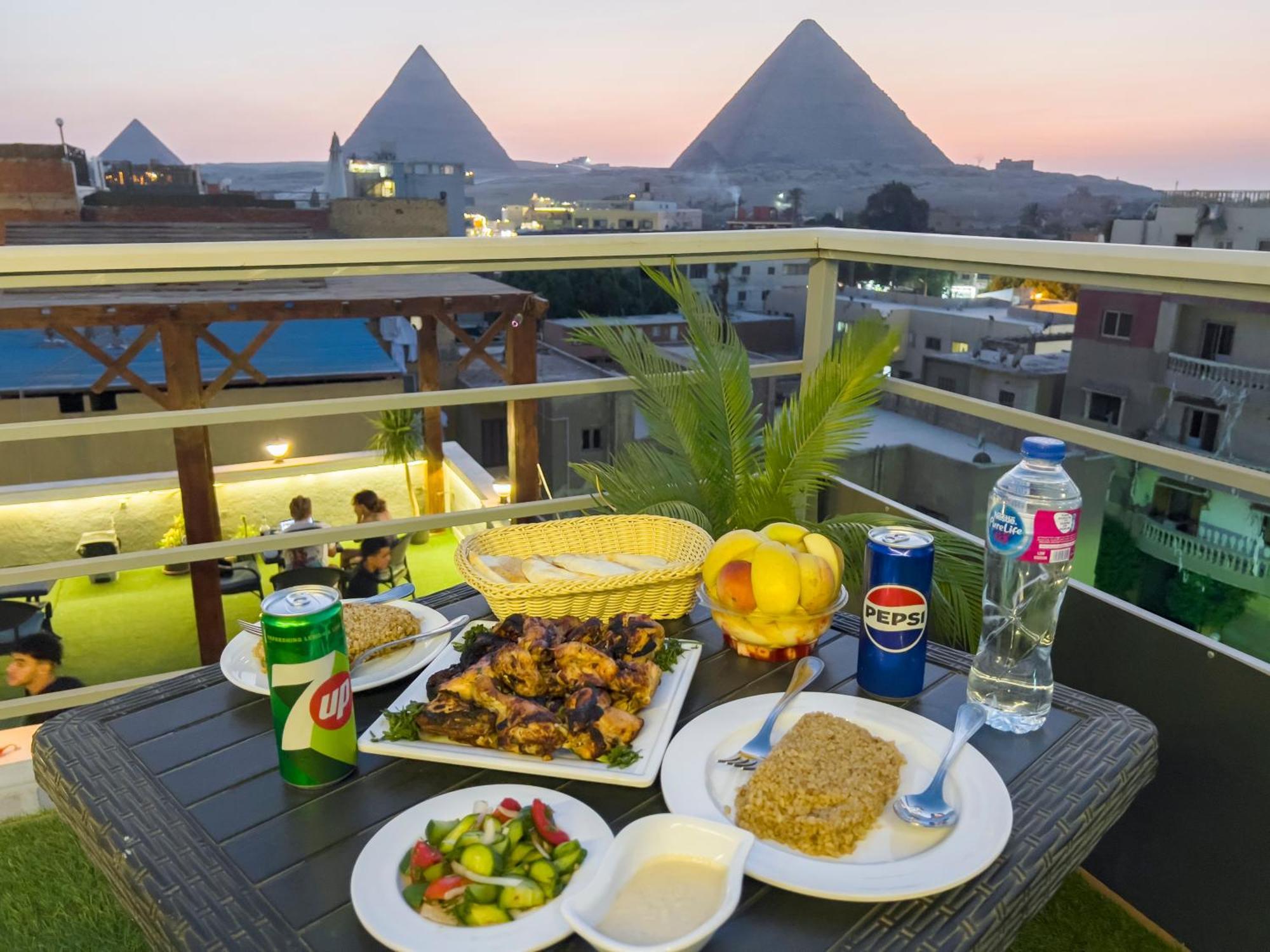 Pyramids Gate Hotel Kafret el-Gabal Buitenkant foto